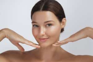 Woman with a well-defined chin and smooth jawline, showcasing the benefits of chin augmentation.