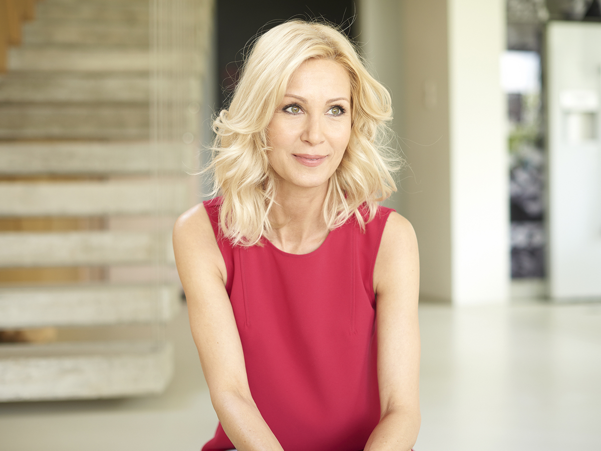 Woman with lifted, youthful appearance representing Silhouette InstaLift thread lift for non-surgical facial rejuvenation